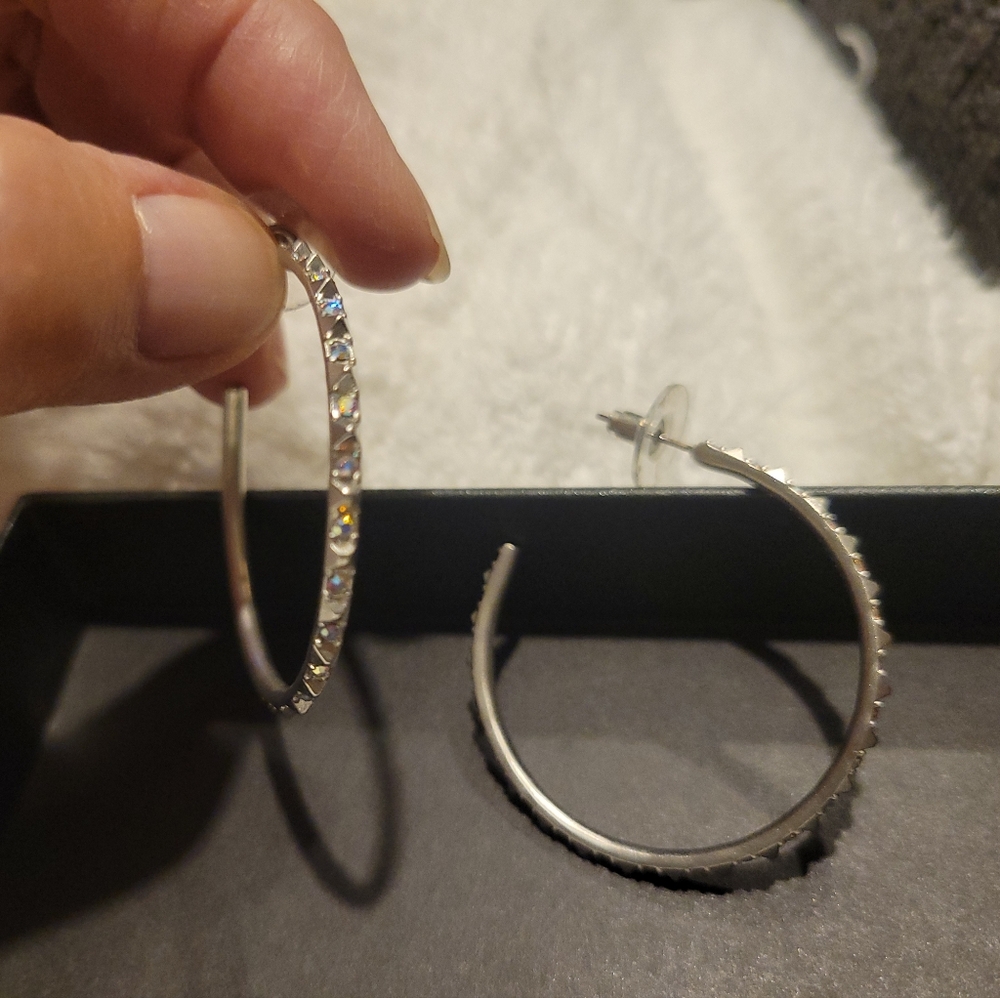 Kendra Scott Silver and Crystal Hoop Earrings in Silver
